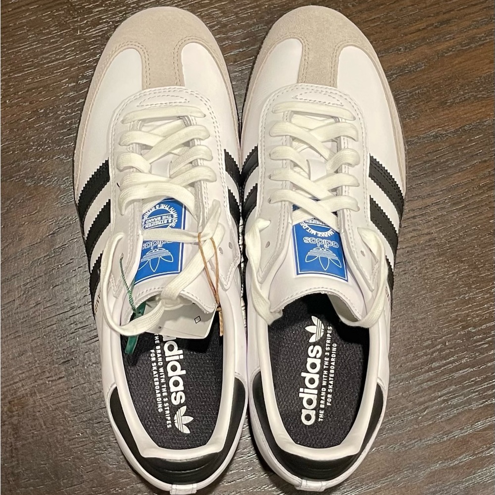 NEW Adidas Sambas size 9.5 Men/ 10.5 Women. Unisex shoe! NWT - Picture 5 of 9